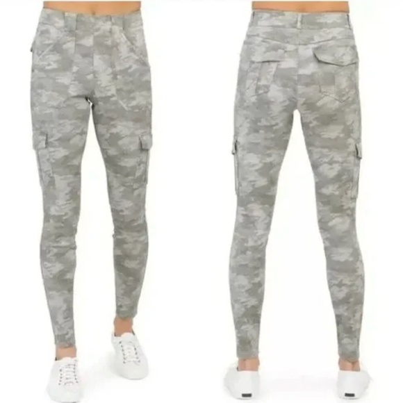 NWT Spanx Stretch Twill Ankle Camo Cargo Pant Size Medium - Picture 1 of 15